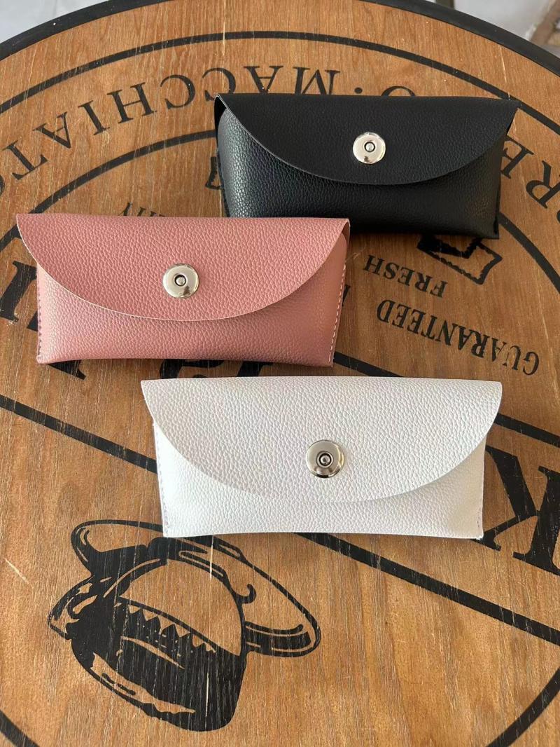 emblem’ Clutch | Womens Clutches Bags Clutches